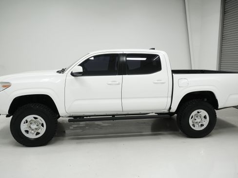 Used 2017 Toyota Tacoma SR w/ Tow Package AWD/4WD image 6