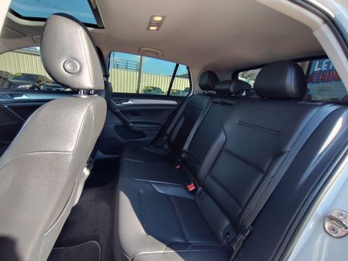 Used 2016 Volkswagen Golf SE image 37