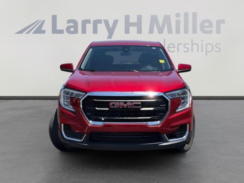 Used 2022 GMC Terrain SLE w/ LPO, Floor Liner Package AWD/4WD image 4