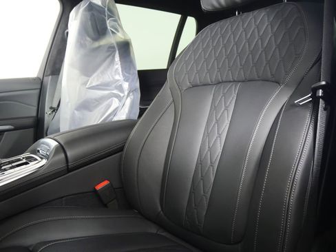 Used 2026 BMW X7 M60i image 11