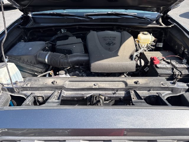 Used 2021 Toyota Tacoma TRD Off-Road AWD/4WD image 17
