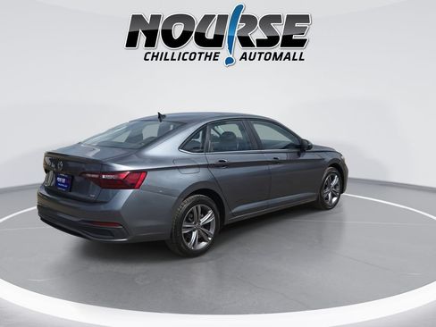 Used 2024 Volkswagen Jetta SE FWD image 8
