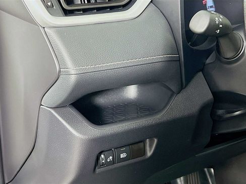 Used 2025 Toyota RAV4 XLE AWD/4WD image 10