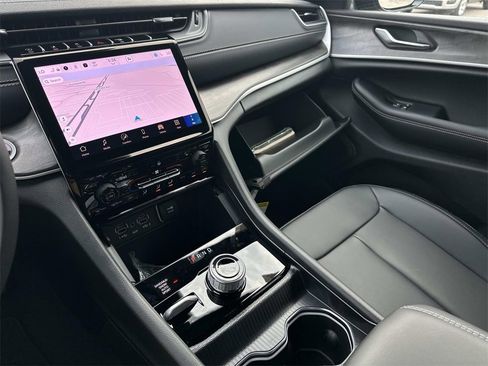 New 2025 Jeep Grand Cherokee Limited image 17