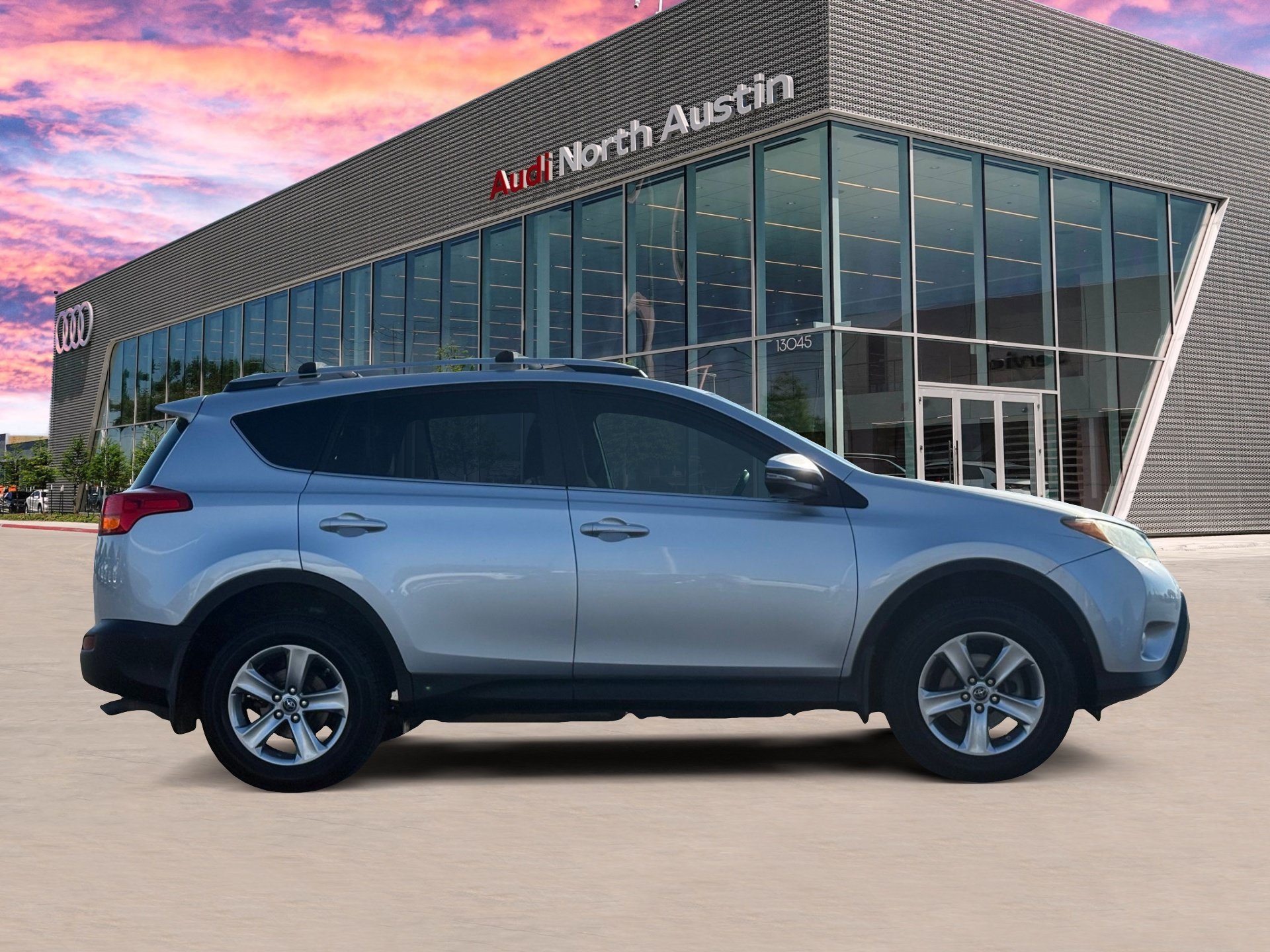 Used 2015 Toyota RAV4 XLE FWD image 4