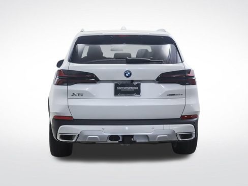 Used 2026 BMW X5 xDrive50e w/ Climate Comfort Package AWD/4WD image 4