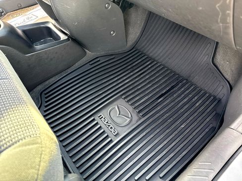 Used 2003 MAZDA Tribute LX image 31