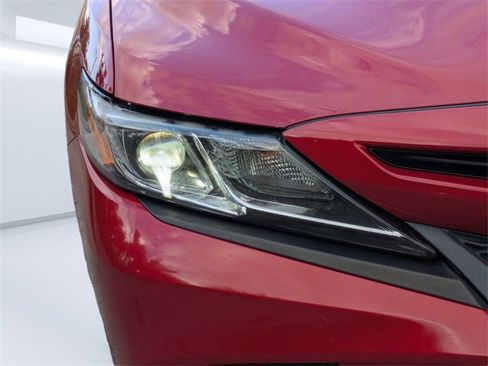Used 2019 Toyota Camry SE image 10