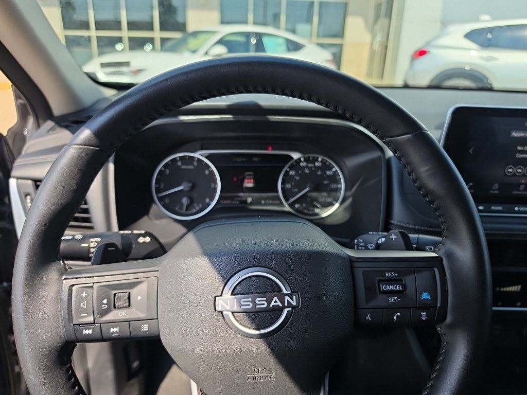 Used 2025 Nissan Rogue SV FWD image 12