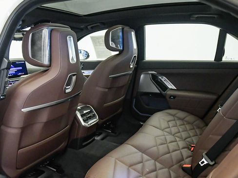 Used 2025 BMW 740i w/ Premium Package RWD image 21