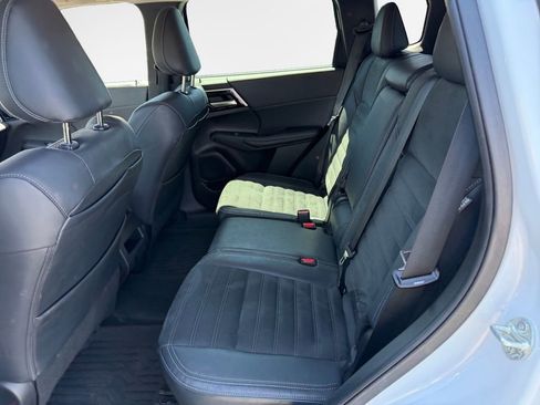 Used 2023 Mitsubishi Outlander SE AWD/4WD image 24