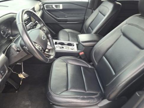 Used 2020 Ford Explorer XLT w/ Equipment Group 202A AWD/4WD image 7