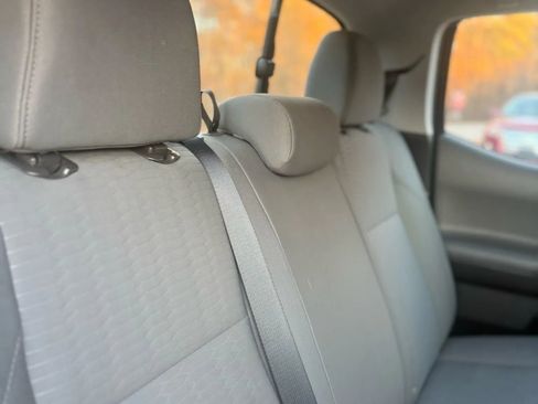 Used 2018 Toyota Tacoma SR image 32