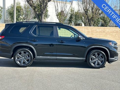 Certified 2025 Honda Pilot Sport image 3