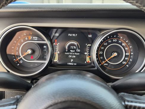Used 2022 Jeep Gladiator Sport AWD/4WD image 11