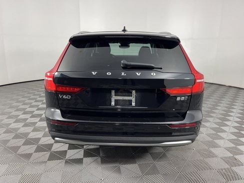 Used 2025 Volvo V60 B5 Cross Country Plus AWD/4WD image 7