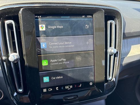 Certified 2025 Volvo XC40 B5 Plus image 17