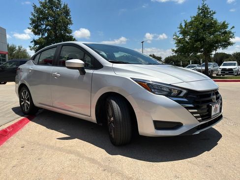 Used 2025 Nissan Versa SV FWD image 4