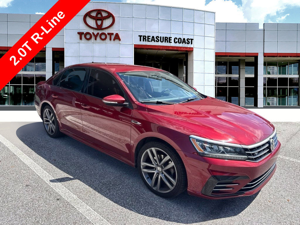Used 2018 Volkswagen Passat 2.0T R-Line w/ R-Line Lighting Package FWD image 1