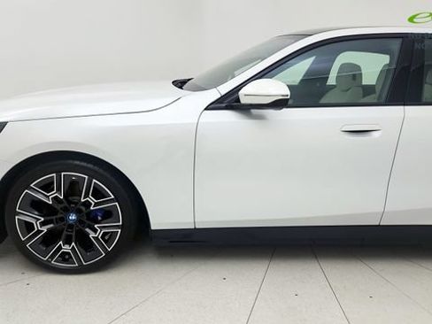 Used 2024 BMW i5 eDrive40i w/ Executive Package RWD image 18
