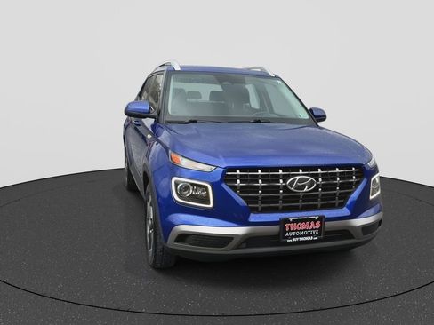 Certified 2024 Hyundai Venue Limited FWD image 4