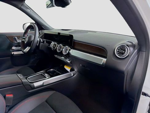 New 2026 Mercedes-Benz GLB 250 4MATIC image 32