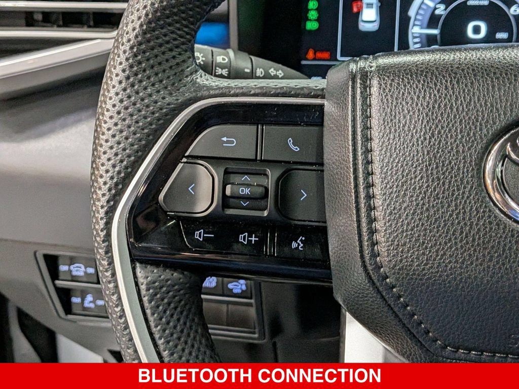 Used 2024 Toyota Sequoia Platinum AWD/4WD image 17