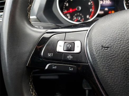 Used 2021 Volkswagen Tiguan SEL image 12