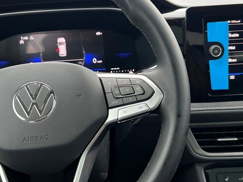 New 2025 Volkswagen Taos SE image 27