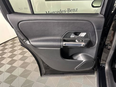 Used 2023 Mercedes-Benz GLB 250 image 24