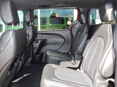 New 2026 Chrysler Pacifica Select image 23