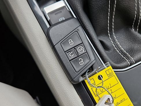 Used 2022 Volkswagen Tiguan SE image 20