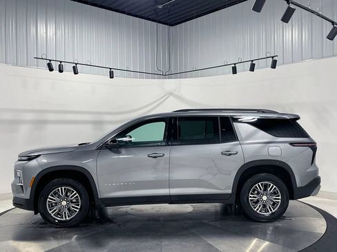 Used 2025 Chevrolet Traverse LT AWD/4WD image 16