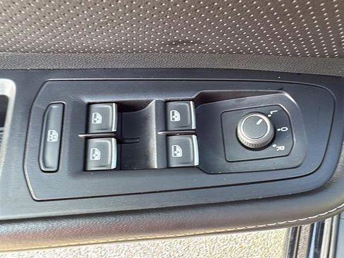 Certified 2025 Volkswagen Atlas Cross Sport SE FWD image 26