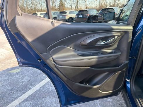 Used 2023 GMC Terrain SLT w/ Tech Package image 21