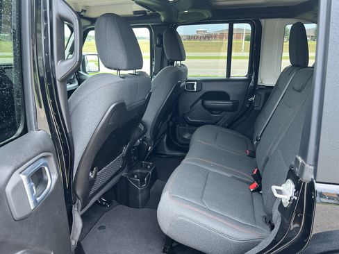 Certified 2025 Jeep Wrangler Unlimited Rubicon w/ Convenience Group AWD/4WD image 16