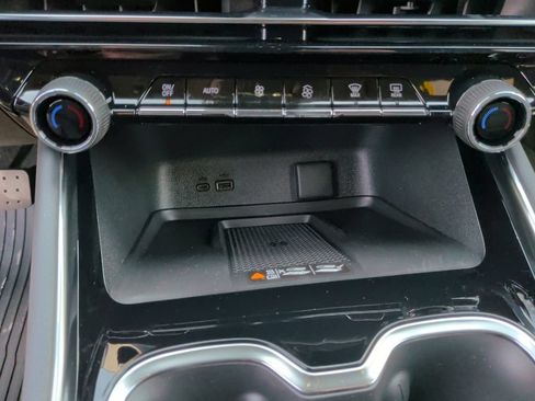 New 2026 Chevrolet Traverse LT w/ Midnight/Sport Edition FWD image 28