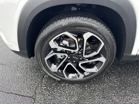 Used 2025 Chevrolet Trax RS w/ Driver Confidence Package image 12