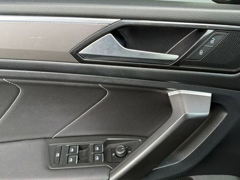 Certified 2022 Volkswagen Tiguan SE R-Line FWD image 21