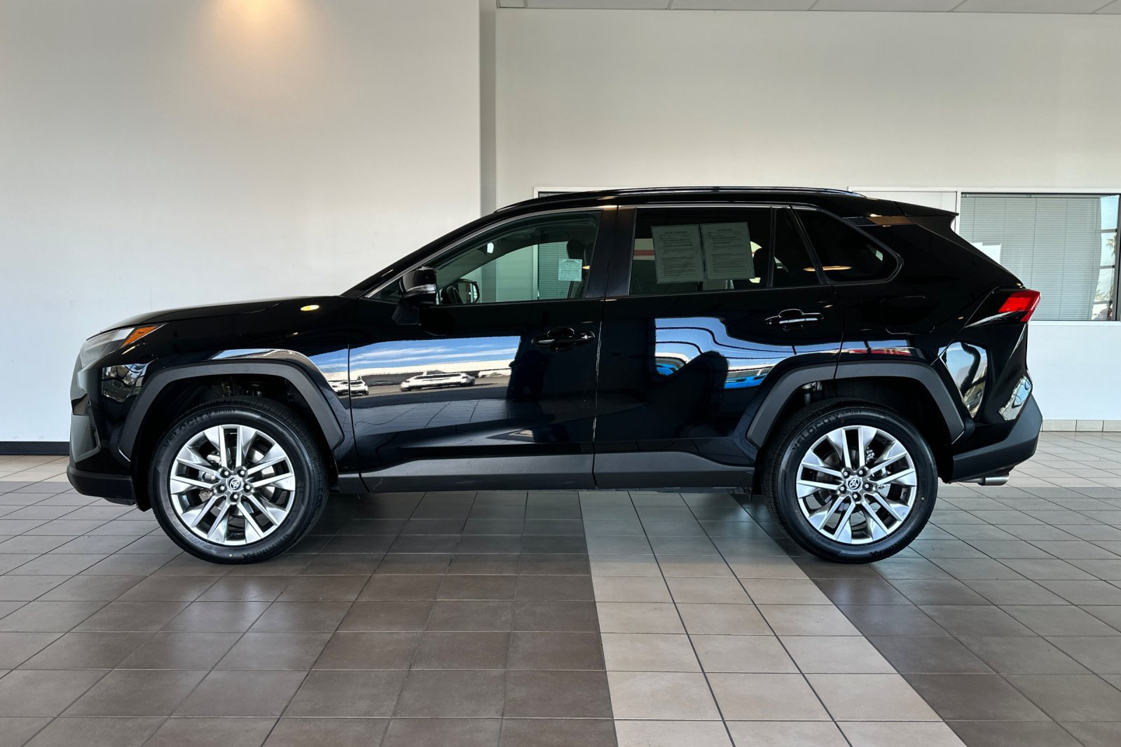 Certified 2022 Toyota RAV4 XLE Premium AWD/4WD image 7