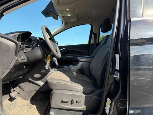 Used 2017 Ford Escape SE w/ Equipment Group 201A image 5