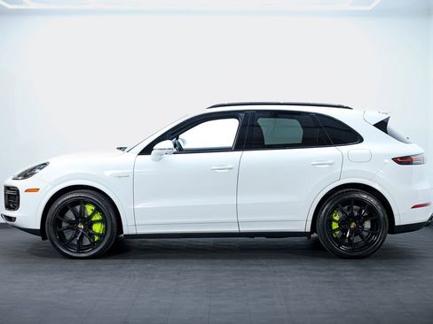 Used 2020 Porsche Cayenne Turbo S image 5