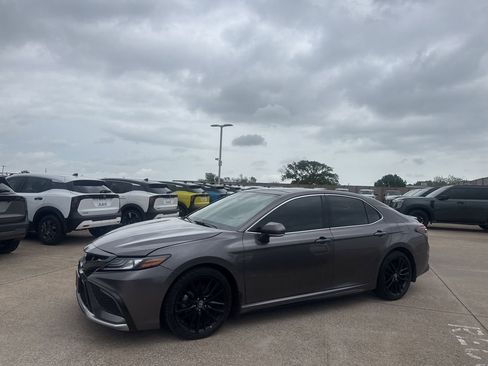 Used 2023 Toyota Camry XSE image 8