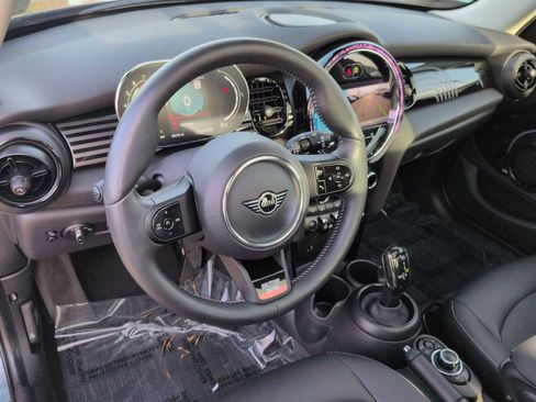 Certified 2023 MINI Cooper 4-Door Hardtop w/ Multitone Edition image 10