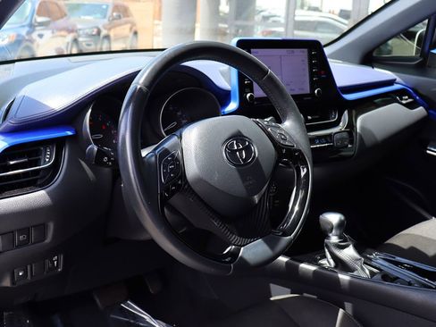Used 2020 Toyota C-HR XLE FWD image 39