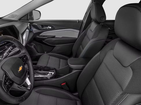 Used 2024 Chevrolet Trax LT w/ Driver Confidence Package FWD image 5