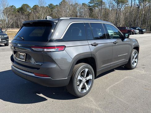 New 2026 Jeep Grand Cherokee Limited w/ Luxury Tech Group II RWD image 9
