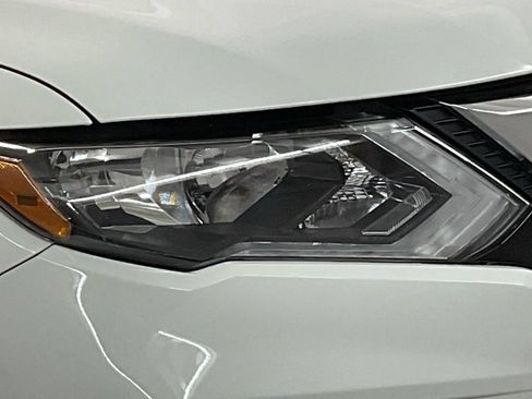 Used 2017 Nissan Rogue SV FWD image 29