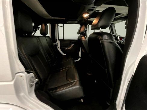 Used 2017 Jeep Wrangler Unlimited Sahara image 25