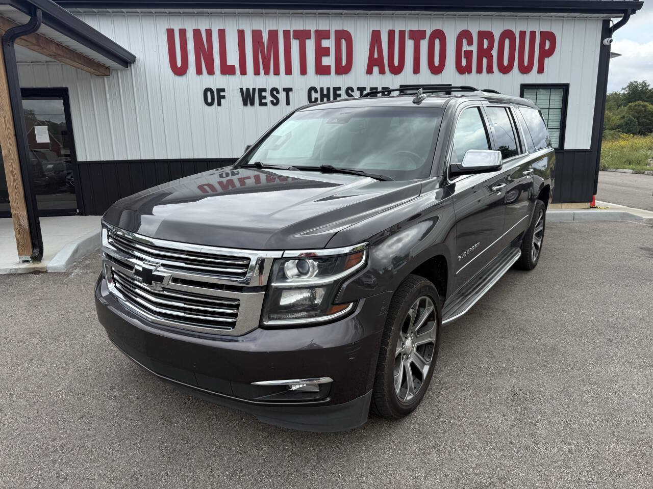 Used 2018 Chevrolet Suburban Premier AWD/4WD image 1